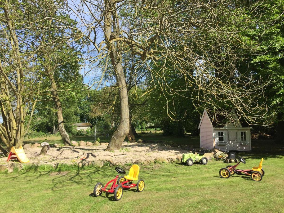Ferienhaus 1 _ Ferien Im Gutspark Mattchow Luaran gambar